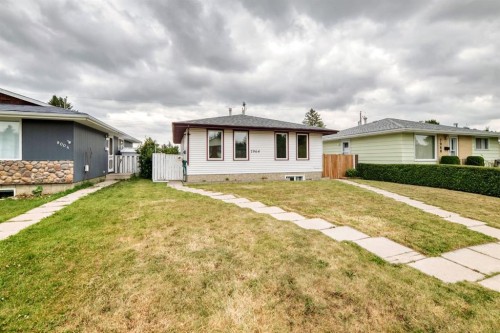7964 Huntington Road Ne, Calgary, AB - Outdoor