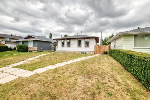 7964 Huntington Road Ne, Calgary, AB - Outdoor