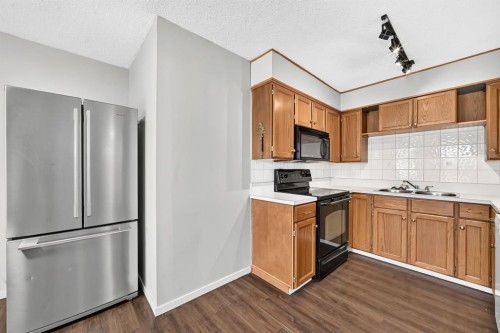 7964 Huntington Road Ne, Calgary, AB - Indoor Photo Showing Kitchen With Double Sink