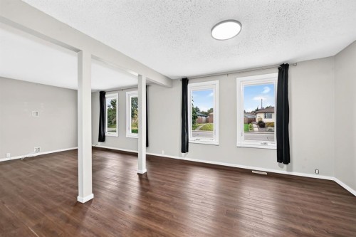 7964 Huntington Road Ne, Calgary, AB - Indoor Photo Showing Other Room
