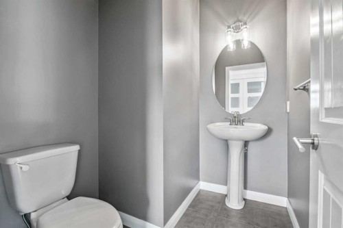 41 Westridge Road, Okotoks, AB - Indoor Photo Showing Bathroom