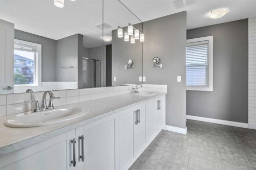 41 Westridge Road, Okotoks, AB - Indoor Photo Showing Bathroom