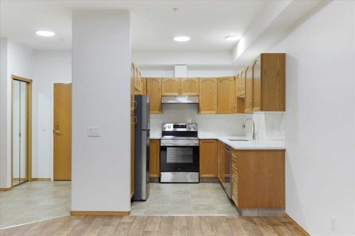 202-4512 52 Avenue, Red Deer, AB - Indoor Photo Showing Kitchen