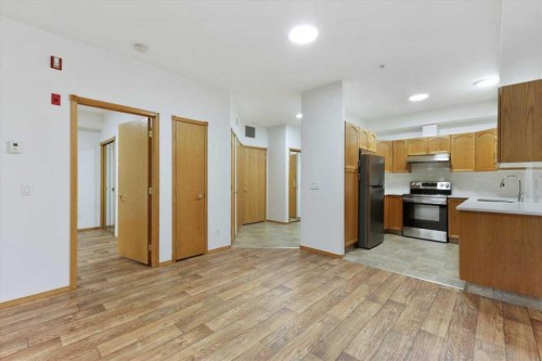 202-4512 52 Avenue, Red Deer, AB - Indoor Photo Showing Kitchen