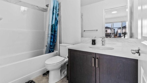 87 Corner Meadows Grove Ne, Calgary, AB - Indoor Photo Showing Bathroom