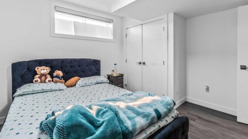 87 Corner Meadows Grove Ne, Calgary, AB - Indoor Photo Showing Bedroom