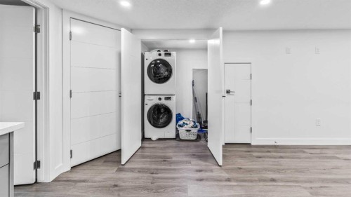 87 Corner Meadows Grove Ne, Calgary, AB - Indoor Photo Showing Laundry Room