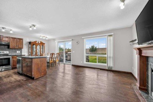 88 Everglen Rise Sw, Calgary, AB - Indoor Photo Showing Kitchen