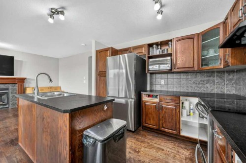88 Everglen Rise Sw, Calgary, AB - Indoor Photo Showing Kitchen With Double Sink