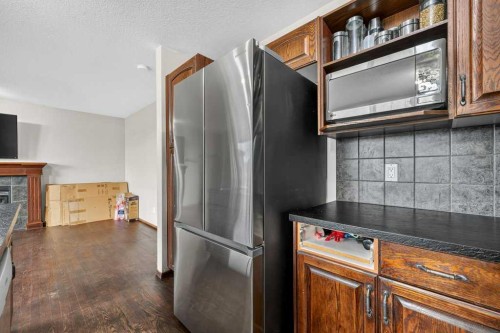 88 Everglen Rise Sw, Calgary, AB - Indoor Photo Showing Kitchen