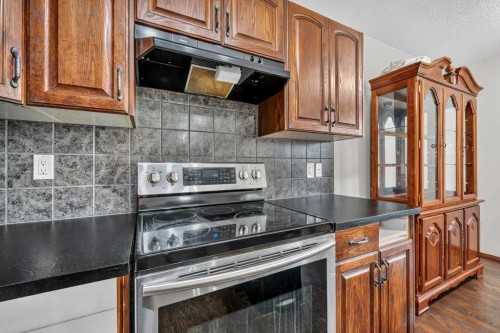 88 Everglen Rise Sw, Calgary, AB - Indoor Photo Showing Kitchen