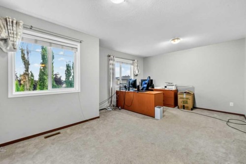 88 Everglen Rise Sw, Calgary, AB - Indoor Photo Showing Other Room