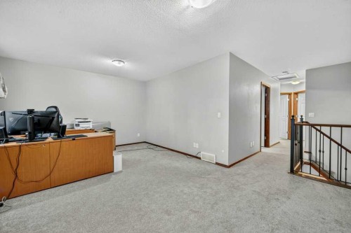 88 Everglen Rise Sw, Calgary, AB - Indoor Photo Showing Other Room