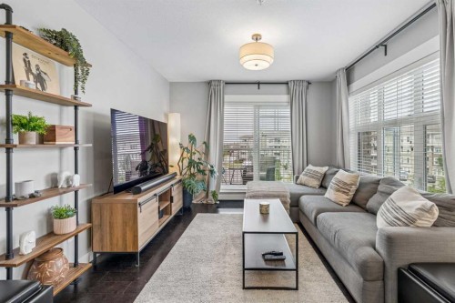 3317-11 Mahogany Row Se, Calgary, AB - Indoor Photo Showing Living Room