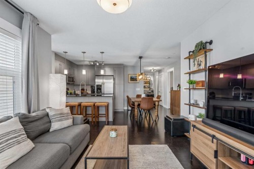 3317-11 Mahogany Row Se, Calgary, AB - Indoor Photo Showing Living Room