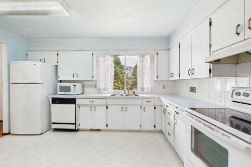 2012 Urbana Road Nw, Calgary, AB - Indoor Photo Showing Kitchen With Double Sink