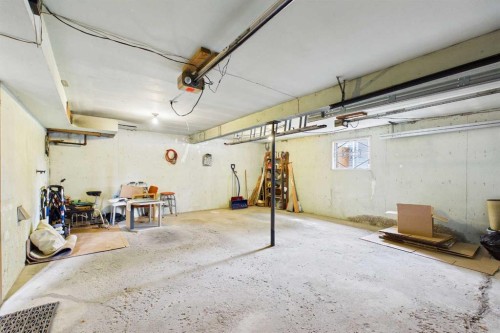 2012 Urbana Road Nw, Calgary, AB - Indoor Photo Showing Garage