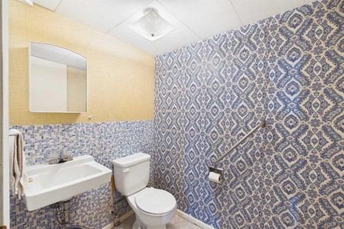 2012 Urbana Road Nw, Calgary, AB - Indoor Photo Showing Bathroom