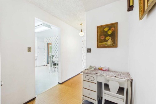 2012 Urbana Road Nw, Calgary, AB - Indoor Photo Showing Other Room