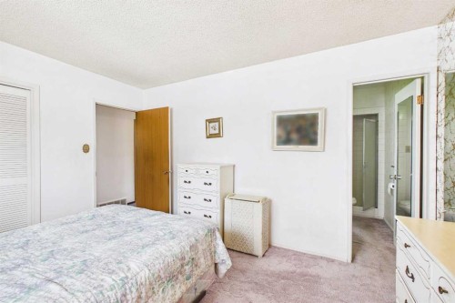 2012 Urbana Road Nw, Calgary, AB - Indoor Photo Showing Bedroom