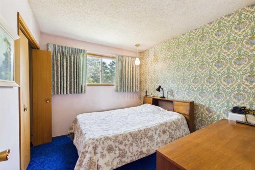 2012 Urbana Road Nw, Calgary, AB - Indoor Photo Showing Bedroom