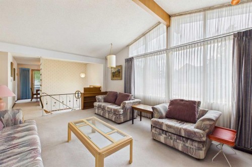 2012 Urbana Road Nw, Calgary, AB - Indoor Photo Showing Living Room