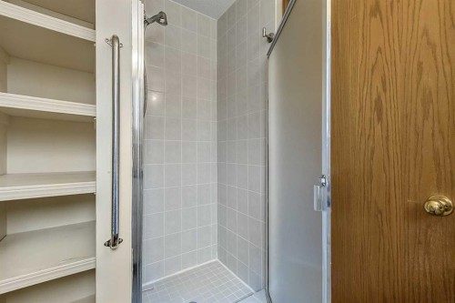 25 Downey Road, Okotoks, AB - Indoor Photo Showing Bathroom