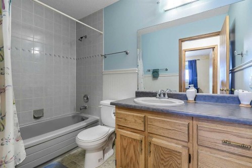 25 Downey Road, Okotoks, AB - Indoor Photo Showing Bathroom