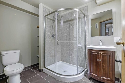 25 Downey Road, Okotoks, AB - Indoor Photo Showing Bathroom