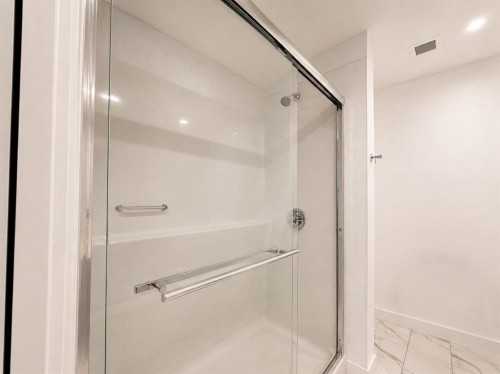 1614-60 Skyview Ranch Road Ne, Calgary, AB - Indoor Photo Showing Bathroom