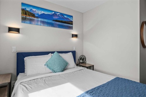 207-105 Kananaskis Way, Canmore, AB - Indoor Photo Showing Bedroom