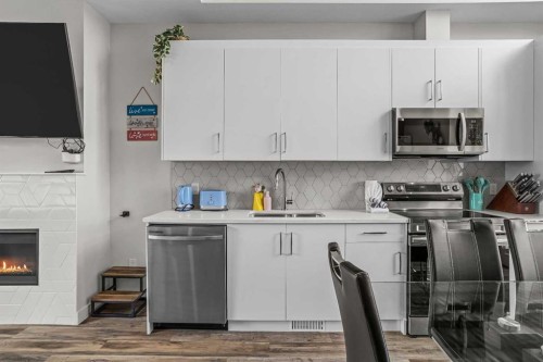 207-105 Kananaskis Way, Canmore, AB - Indoor Photo Showing Kitchen