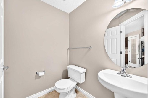 129-308 11 Avenue, High River, AB - Indoor Photo Showing Bathroom