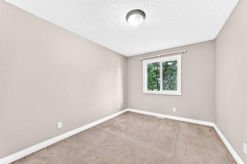 129-308 11 Avenue, High River, AB - Indoor Photo Showing Other Room