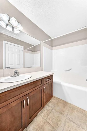 129-308 11 Avenue, High River, AB - Indoor Photo Showing Bathroom