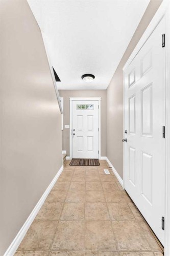 129-308 11 Avenue, High River, AB - Indoor Photo Showing Other Room