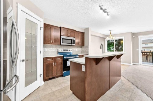 129-308 11 Avenue, High River, AB - Indoor Photo Showing Kitchen