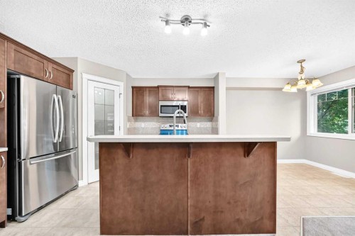 129-308 11 Avenue, High River, AB - Indoor Photo Showing Kitchen