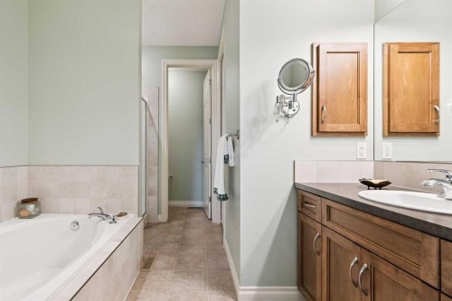416 High Park Place Nw, High River, AB - Indoor Photo Showing Bathroom