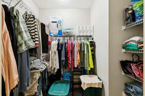 416 High Park Place Nw, High River, AB - Indoor With Storage