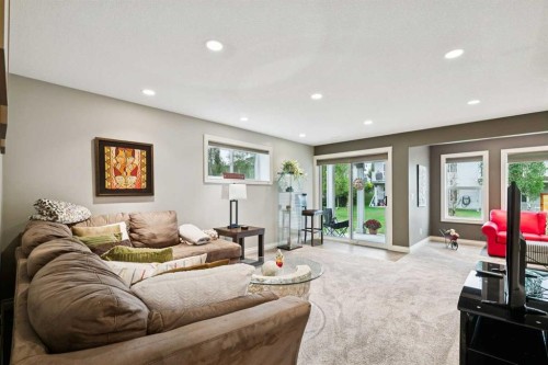 416 High Park Place Nw, High River, AB - Indoor Photo Showing Living Room