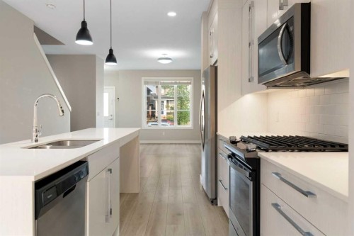 125 Corner Meadows Gate Ne, Calgary, AB - Indoor Photo Showing Kitchen With Upgraded Kitchen