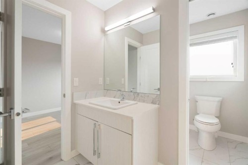 125 Corner Meadows Gate Ne, Calgary, AB - Indoor Photo Showing Bathroom