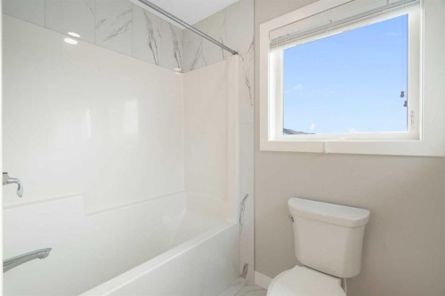 125 Corner Meadows Gate Ne, Calgary, AB - Indoor Photo Showing Bathroom