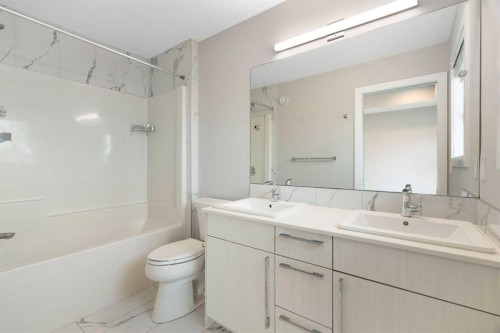 125 Corner Meadows Gate Ne, Calgary, AB - Indoor Photo Showing Bathroom