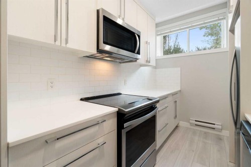 125 Corner Meadows Gate Ne, Calgary, AB - Indoor Photo Showing Kitchen