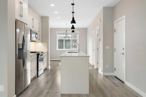 125 Corner Meadows Gate Ne, Calgary, AB - Indoor Photo Showing Kitchen With Upgraded Kitchen