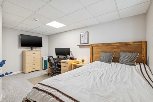 241 Allan Crescent Se, Calgary, AB - Indoor Photo Showing Bedroom