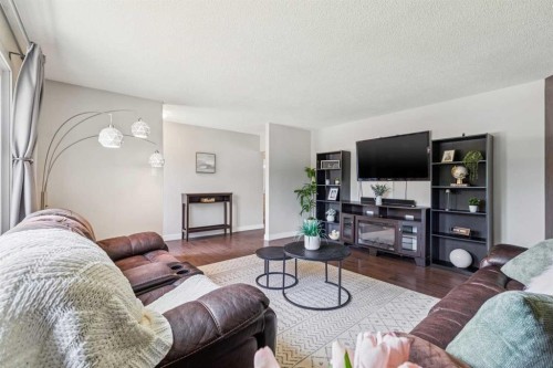 241 Allan Crescent Se, Calgary, AB - Indoor Photo Showing Living Room
