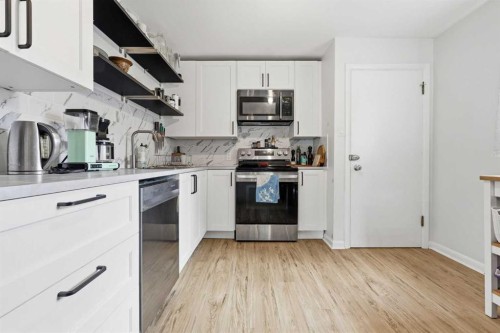 636 55 Avenue Sw, Calgary, AB - Indoor Photo Showing Kitchen